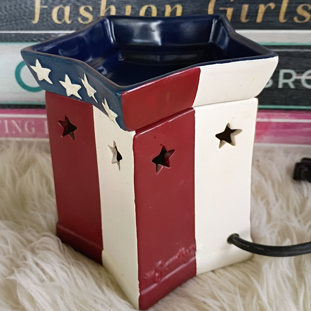 Scentsy Star Spangled 4th Of July Stars & Stripes USA Flag Full Size Wax Warmer